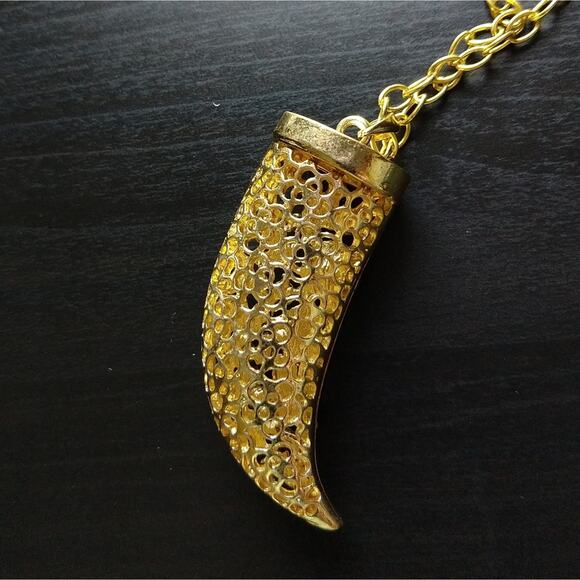 Claw Horn Tusk Necklace gold engraved detail rhinestone sparkle 20" chain - Picture 2 of 10